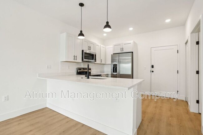 Building Photo - 221 S Bumby Ave