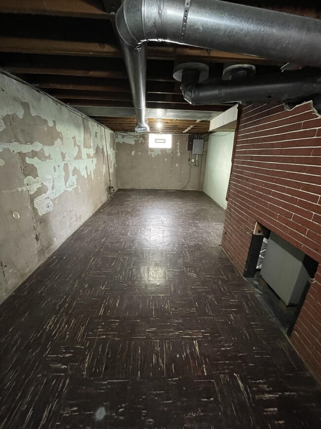 Building Photo - 402 Brewer Ave