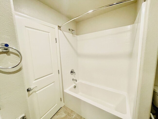 Building Photo - 4 Bd, 3 Bth, Newer Home, Granite Countertops and Entertainer’s Dream!