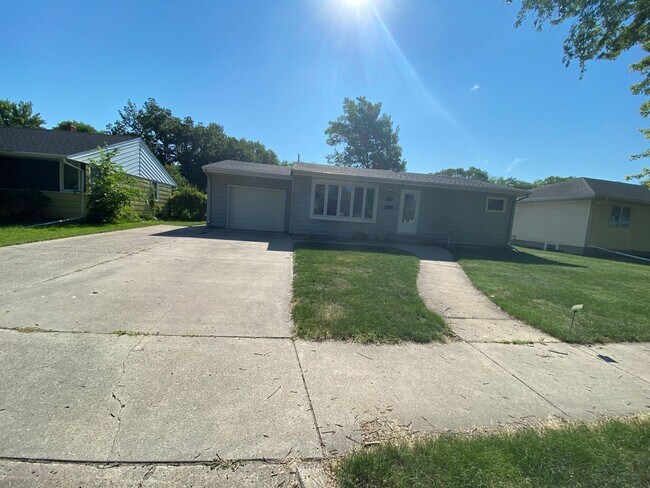 Building Photo - Charming 3-Bed, 2-Bath Home in North Fargo