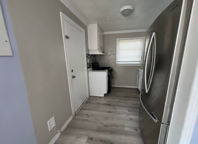 Building Photo - 6981 Cutter St