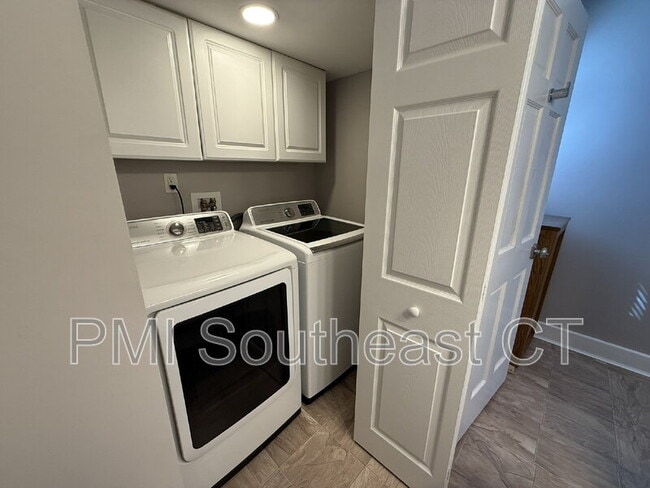 Building Photo - 86 School St