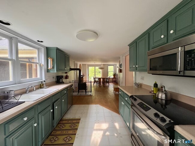 Building Photo - 895 Tolland Stage Rd