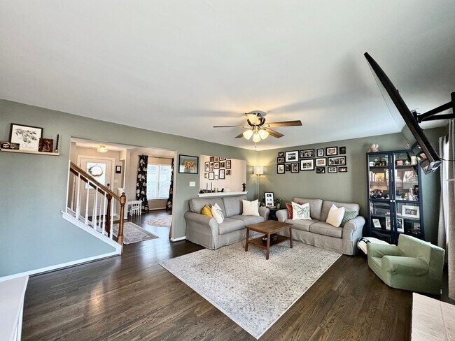 Building Photo - A Fabulous Home w/Water & Golf Course Views Available 05-04-26! Fenced Yard & Dog-Friendly!