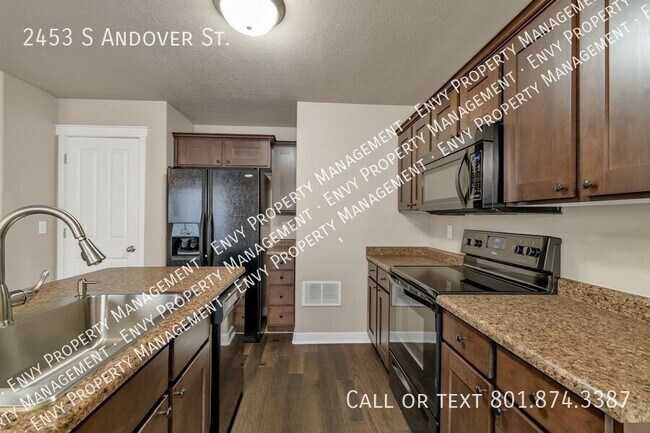 Building Photo - 2453 Andover St