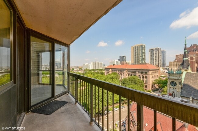 Building Photo - 33 W Delaware Pl