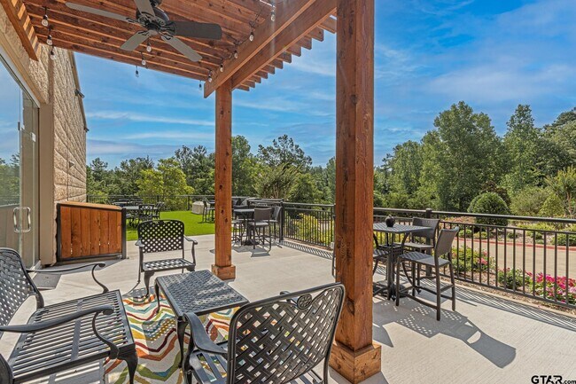 Building Photo - 2801 Wexford Dr