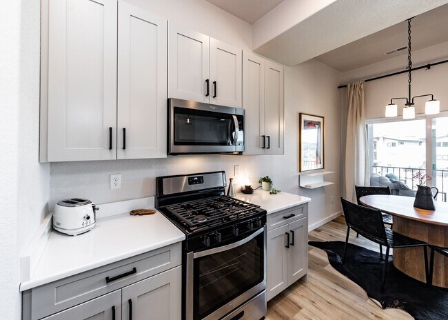 Building Photo - Beautiful Townhome Next to Nature on Westside