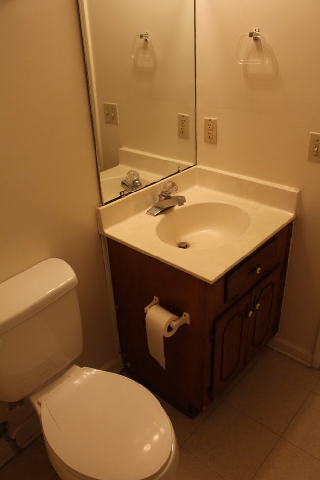 Building Photo - Adorable Studio Cottage in Central