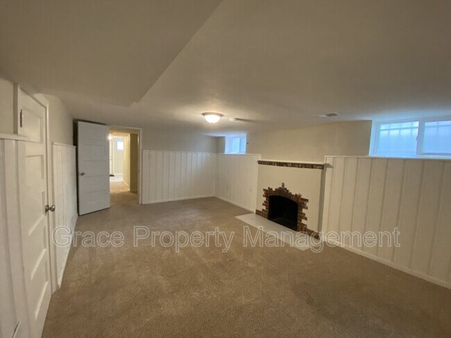 Building Photo - 1410 N Glencoe St