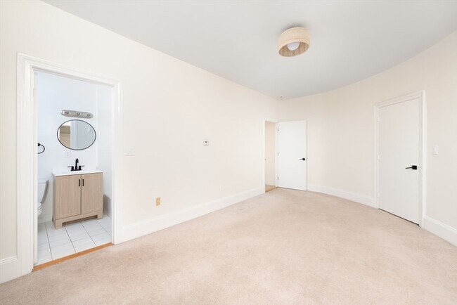 Building Photo - 362 Commonwealth Ave