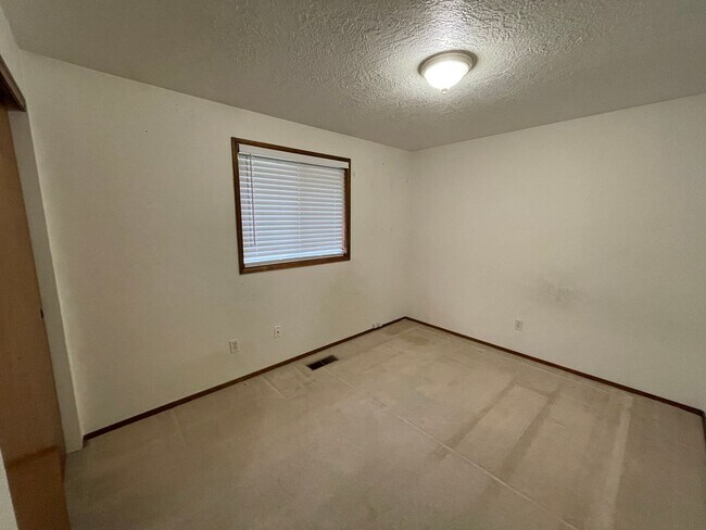 Building Photo - 3526 SE 118th Ave