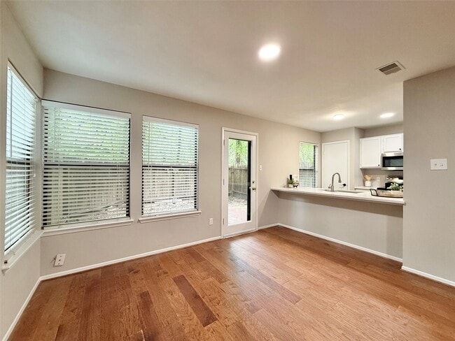 Building Photo - 22 Sawmill Grove Ln