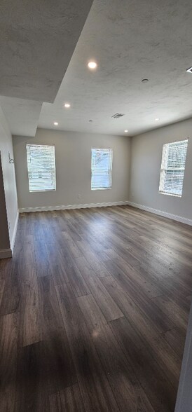 Building Photo - 15 Hadley Pl