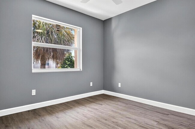 Building Photo - 3236 Coral Ridge Dr