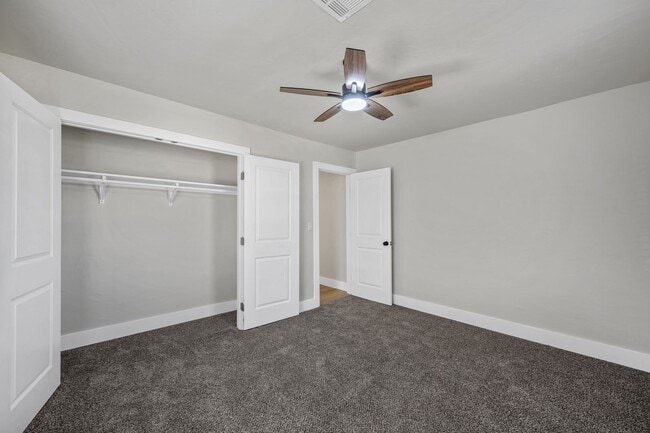 Building Photo - 5 Bedroom