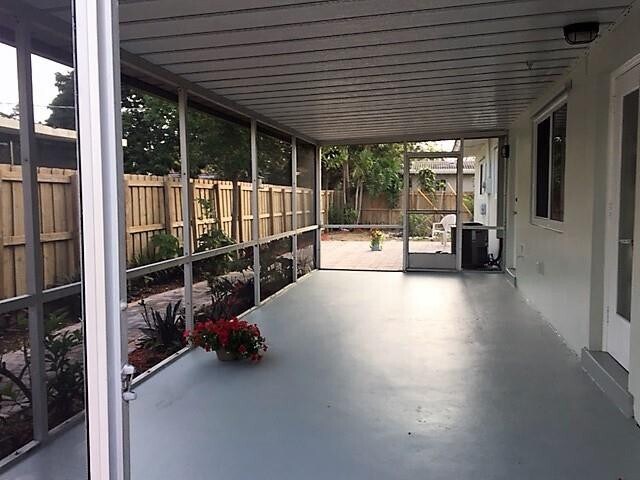 Building Photo - 1575 NE 47th St