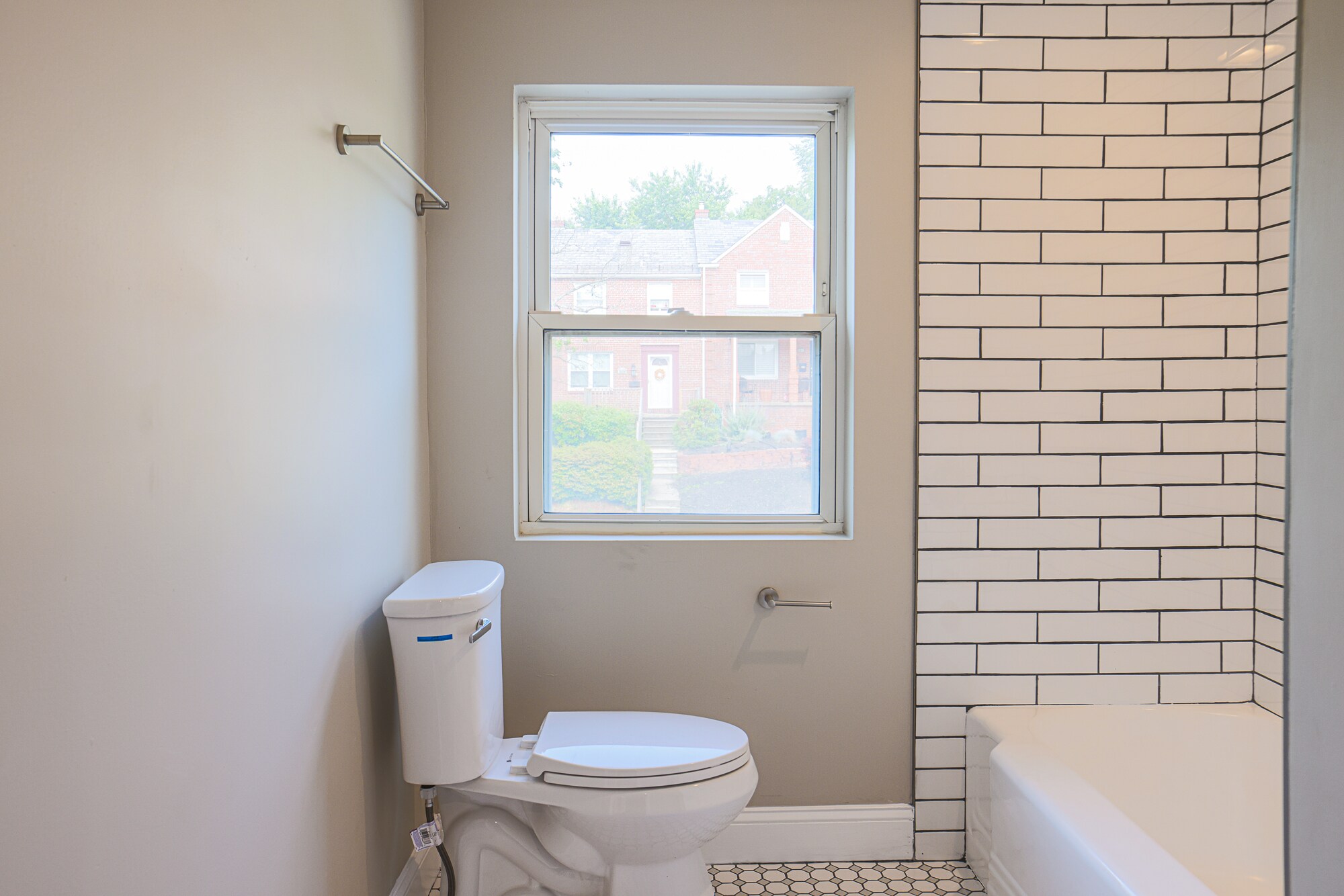 Upstairs Hall Bath - 3825 Rexmere Rd
