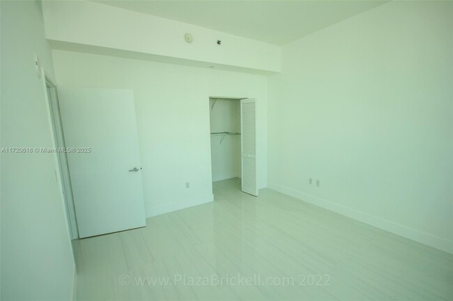 Building Photo - 950 Brickell Bay Dr