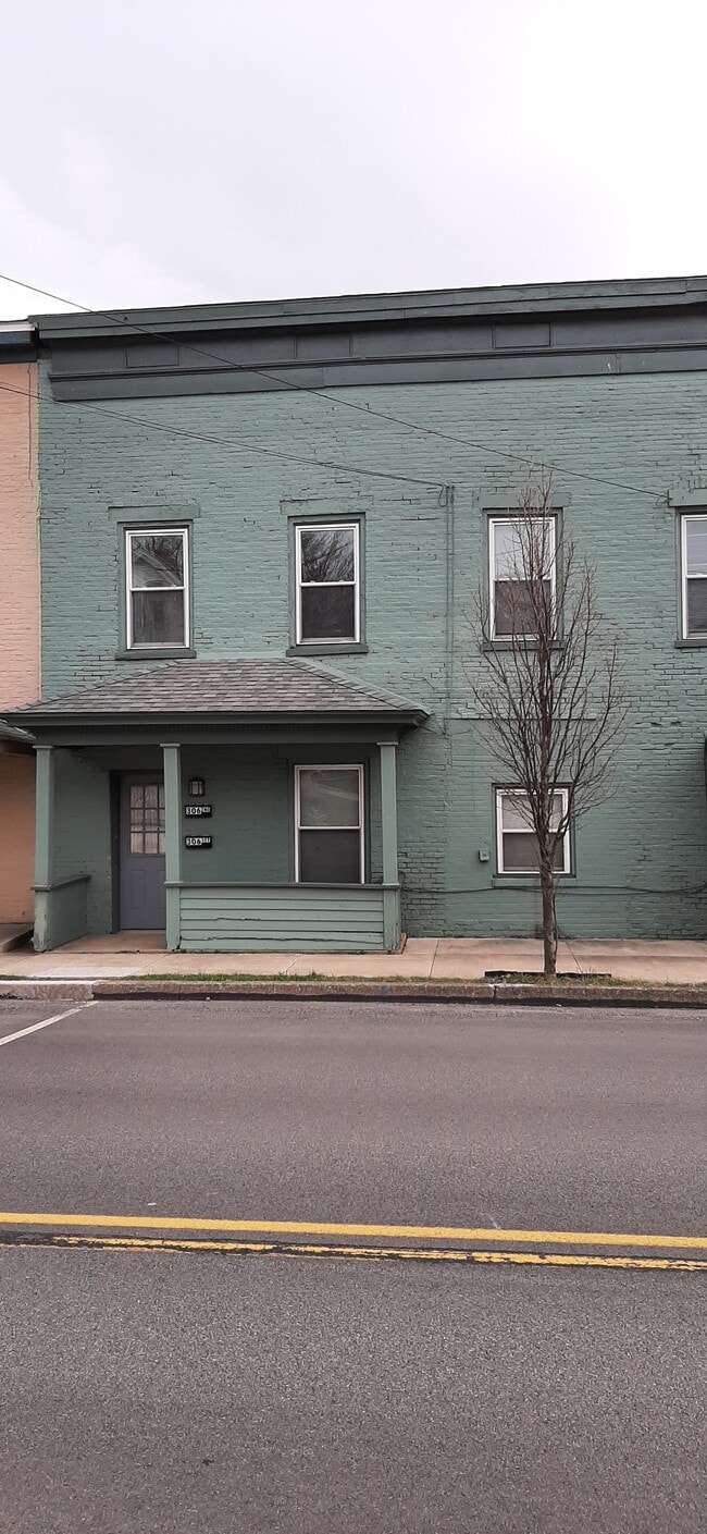 Building Photo - 306 Blair St