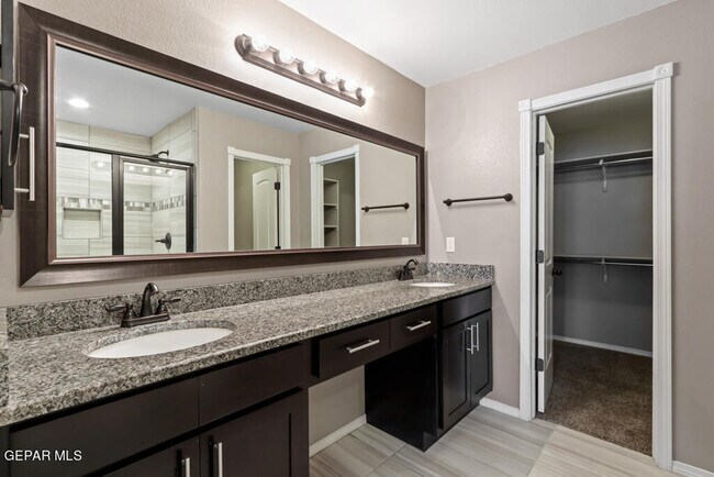 Building Photo - 1908 Thomas Lackland St