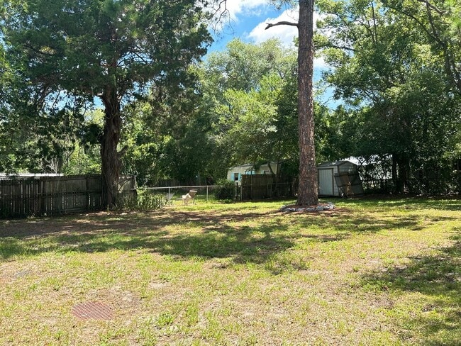 Building Photo - On Island, Close to Historic District & Be...