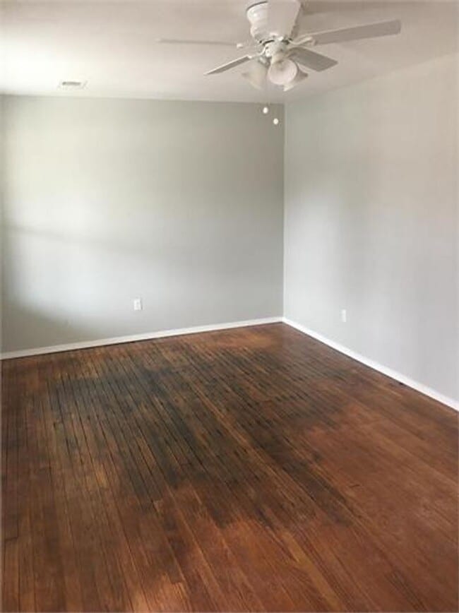 Building Photo - Large Canyon Home