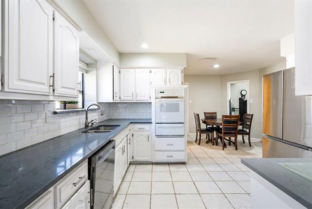 Building Photo - 2522 Crestedge Dr