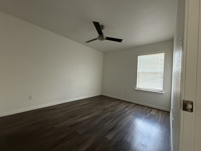 Building Photo - 5903 Betty Lou Dr