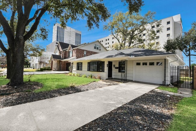 Building Photo - 3726 Las Palmas St