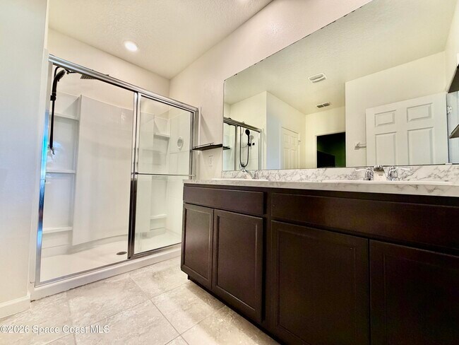 Building Photo - 388 Coyote Dr