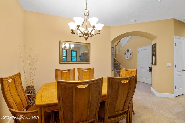 Building Photo - 746 Ventura Dr