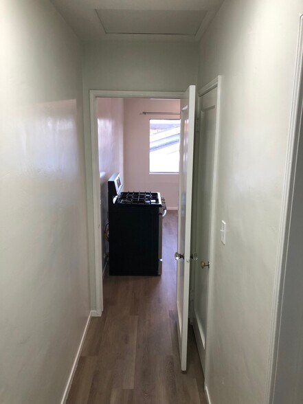 Building Photo - 119 W Hillsdale St