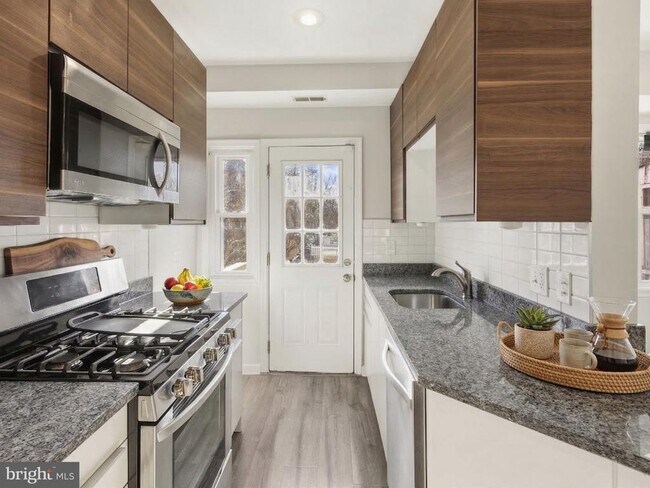 Building Photo - 5105 New Hampshire Ave NW