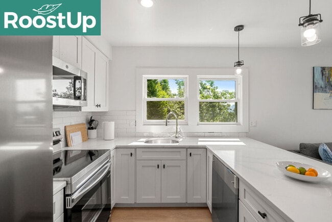 Building Photo - RoostUp Furnished Private Bedroom with Private Ensuite Bath in East Somerville!