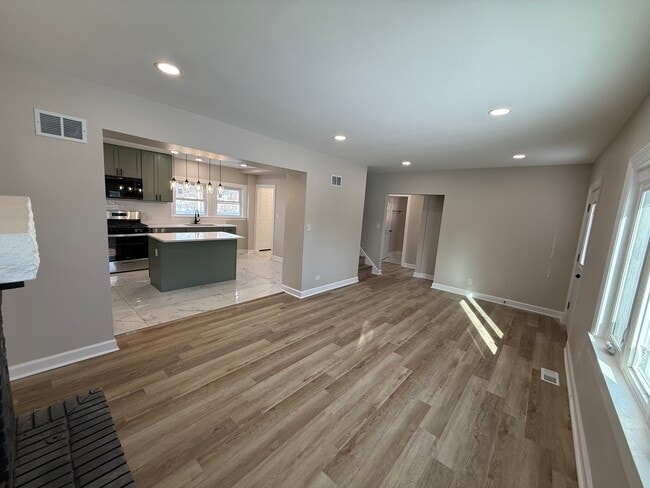 Building Photo - 408 East End Ave