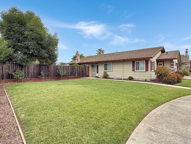 Building Photo - 5935 Woodbine Pl