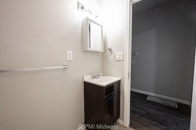 Building Photo - "Charming 2-Bedroom Retreat in Indianapoli...
