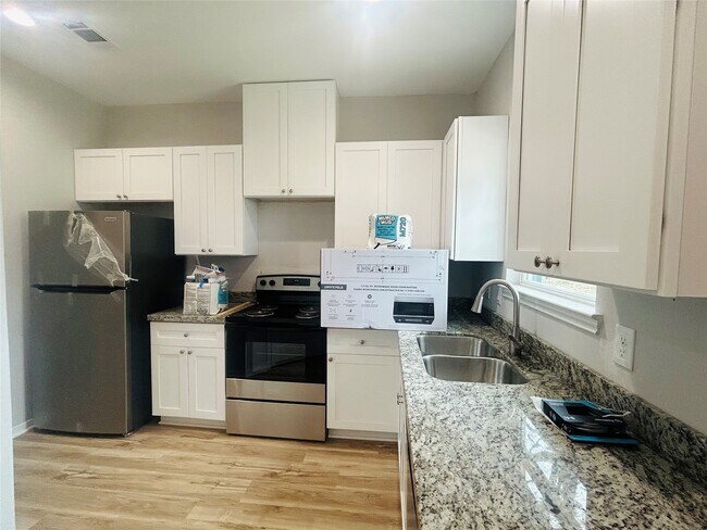 Building Photo - 1318 Stowell