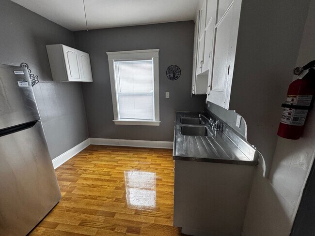 Building Photo - 4195 W 22nd St