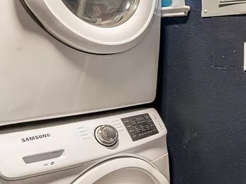 Building Photo - 3351 Jasmine St