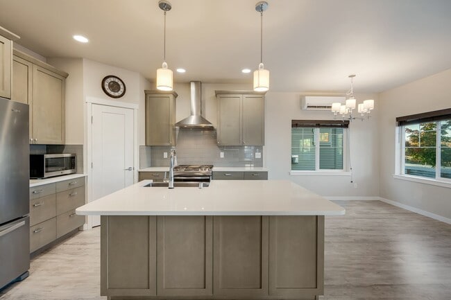 Building Photo - 700 Springside Ln