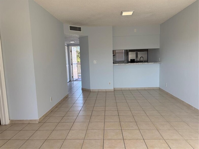 Primary Photo - 9930 Twin Lakes Dr