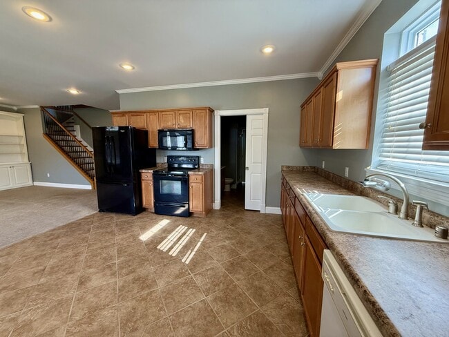 Building Photo - 98 Melrose Dr