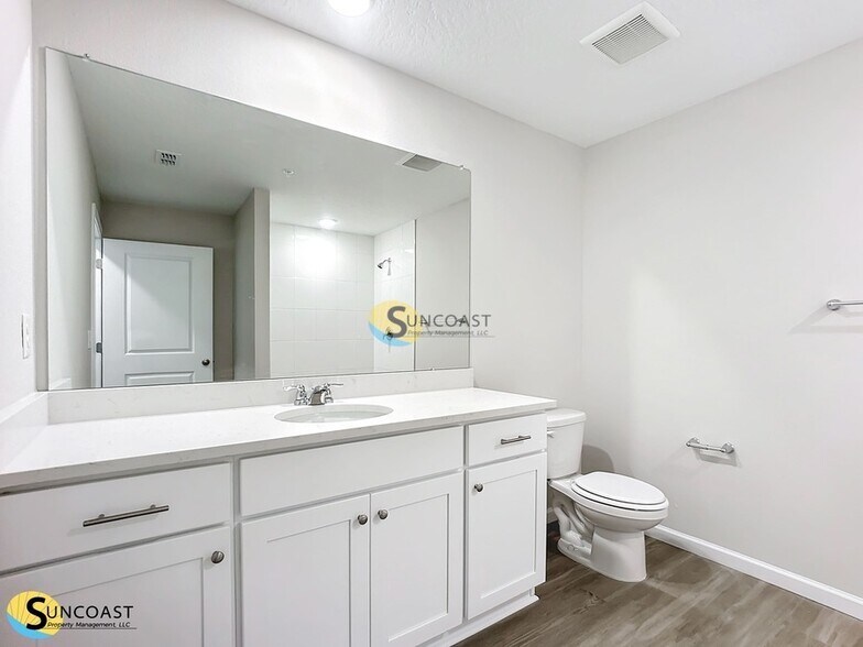 Building Photo - 6427 Breezy Oaks Wy