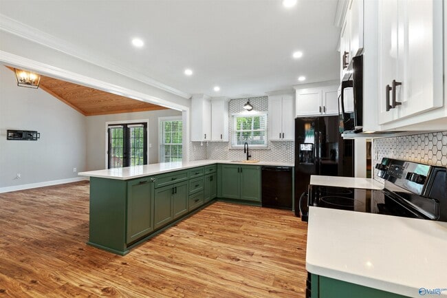 Building Photo - 2211 Cecille Dr SW