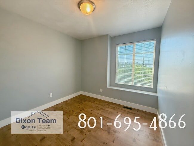 Building Photo - 1318 E 3075 N