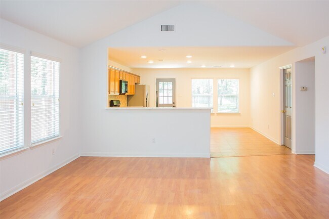 Building Photo - 91 Genesee Ridge Dr