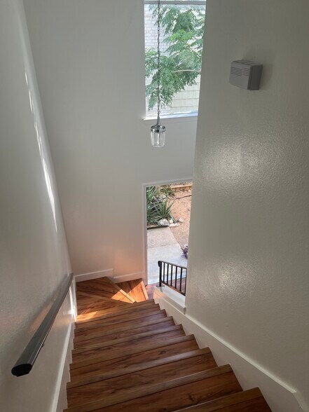 Building Photo - 1126 Hollow Creek Dr