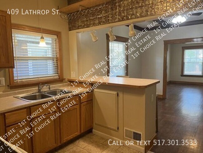 Building Photo - 409 Lathrop St